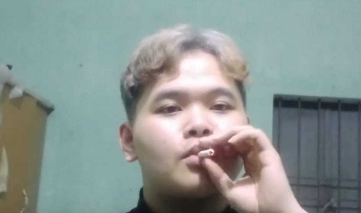 Màu vàng đuôi bò (thật ra tôi chẳng nhớ anh Khánh nhuộm màu gì cho tôi).