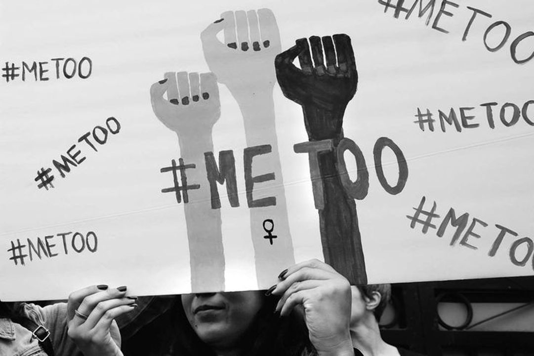 Phong trào MeToo – phụ nữ đứng lên không chỉ để đòi quyền mà còn khẳng định danh tính và sự tự do, biến những nỗi đau và bất công thành sức mạnh nội tại.