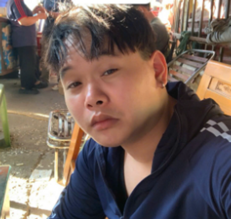 Tại quán cô Nga béo....