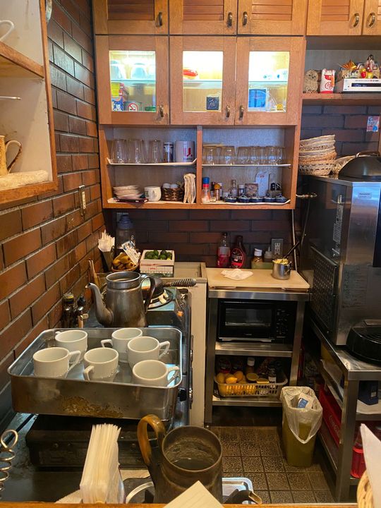 Góc làm việc vô cùng ngăn nắp của bác Big Bear - People Cafe