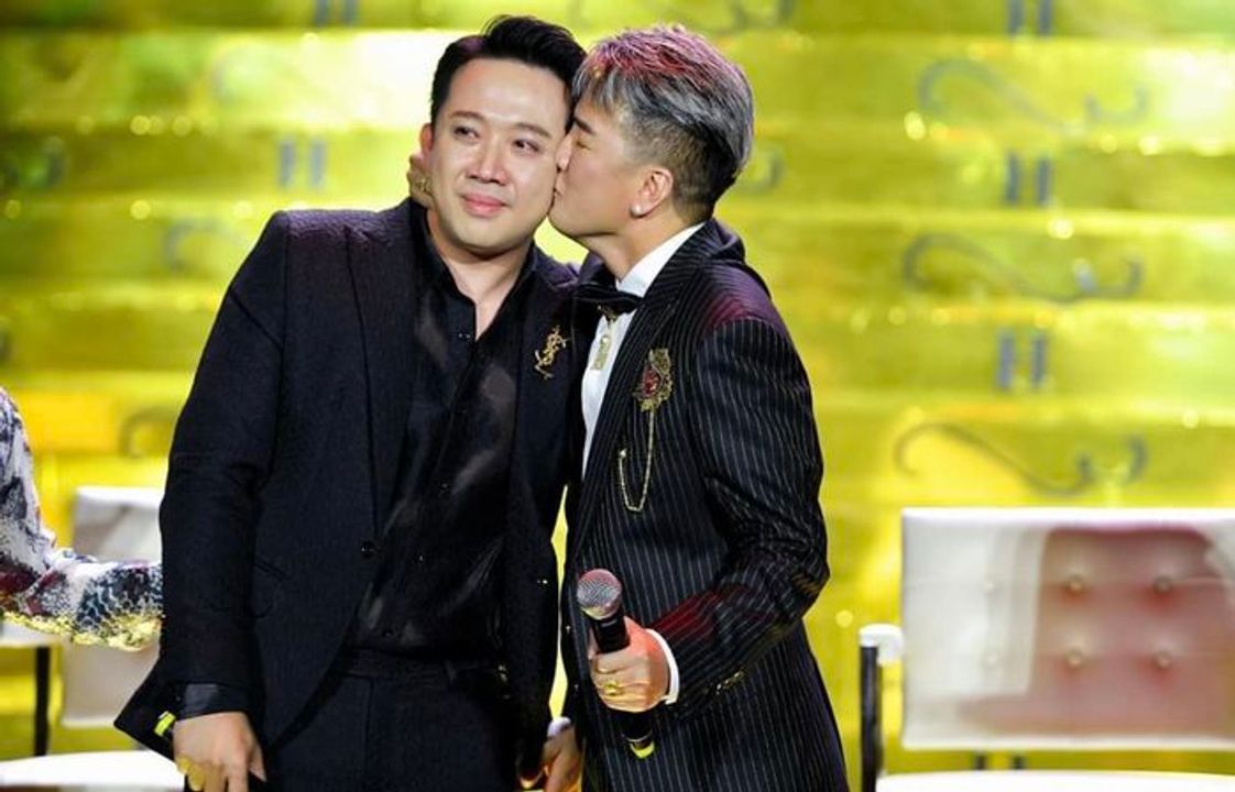 <i>Nụ hôn của Trấn Thành và Đàm Vĩnh Hưng dậy sóng anti fan (Nguồn: bestie.vn)</i>