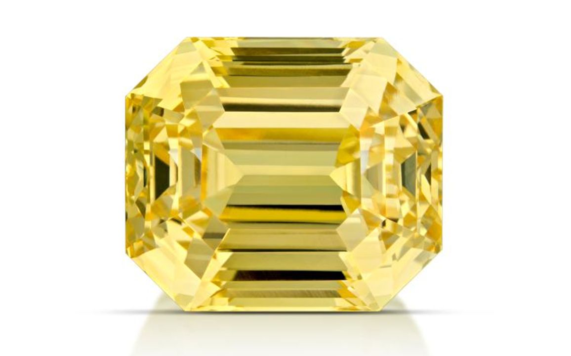Một viên sapphire màu vàng 16,84 carat của B&amp;B Fine Gems. Ảnh: Jeff Mason Photography.