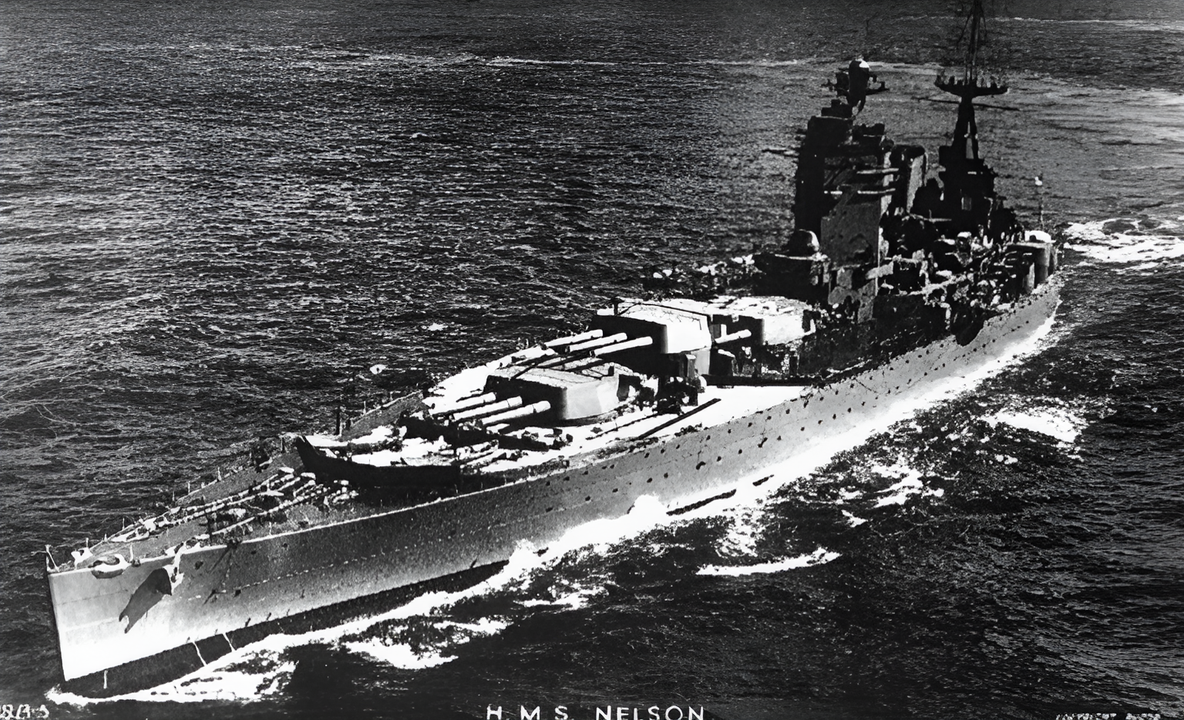 Việc hủy bỏ các "siêu thiết giáp hạm" của Anh do Hiệp ước Washington không đồng nghĩa với việc chấm dứt các thiết kế của chúng. Thay vào đó, vì điều khoản của hiệp ước cho phép Anh đóng hai thiết giáp hạm mới trang bị pháo 16 inch, các thiết kế cũ đã được vẽ lại để tạo thành bản thiết kế của lớp Nelson gồm hai tàu. Những con tàu này được “nhồi nhét” rất nhiều vào giới hạn giãn nước 35.000 tấn theo quy định của hiệp ước, và dù HMS Nelson – như trong ảnh – cùng tàu chị em Rodney có hình dáng thô kệch, thì chín khẩu pháo 16 inch của chúng lại sở hữu hỏa lực vô cùng uy lực.