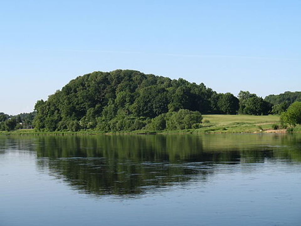 <i>Đồi Napoleon - nơi Napoleon quan sát cuộc vượt sông </i>