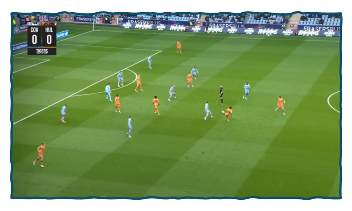 <i>Liam Rosenior sẽ yêu cầu các học trò phối hợp tấn công với 8 người đã ở phần sân đối phương</i>