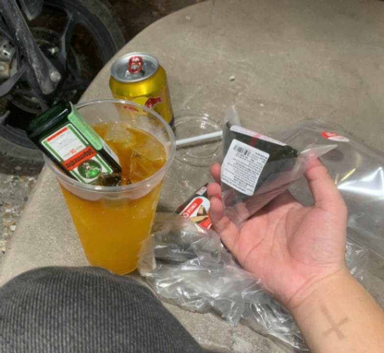 Ăn thôi ăn thôi.