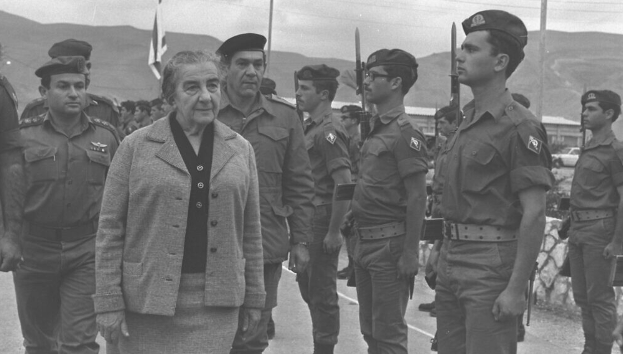 Thủ tướng Golda Meir đến thăm khu định cư Na'aran ở Bờ Tây vào ngày 28/11/1972. Ảnh: Moshe Milner/GPO