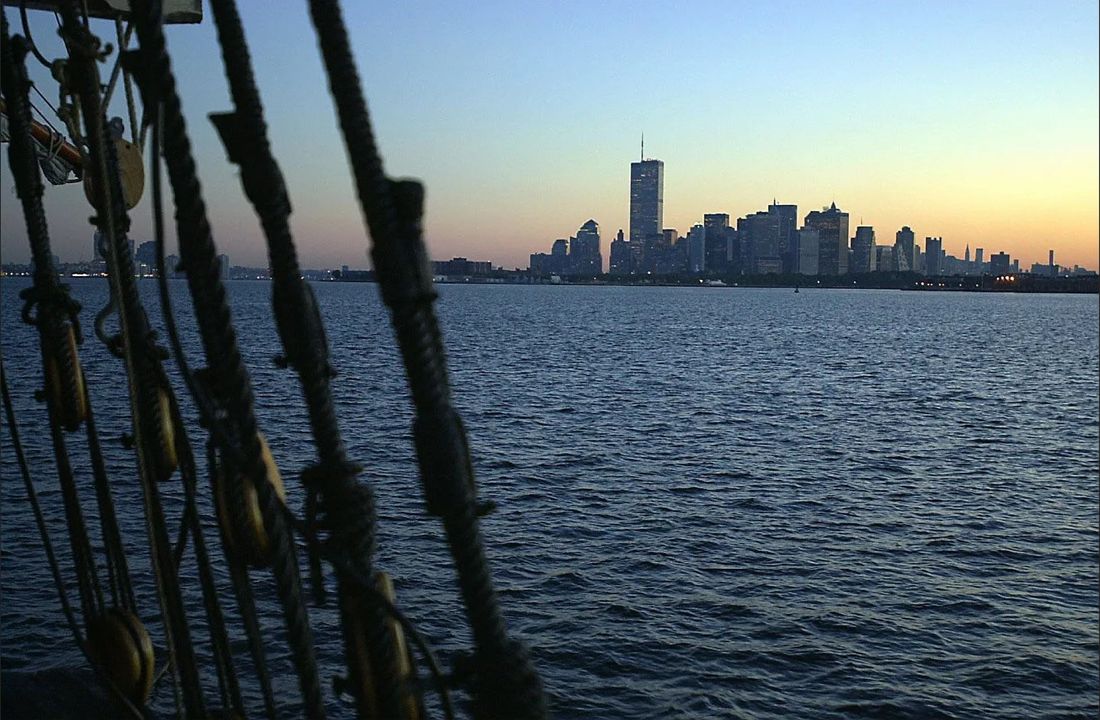 Hạ Manhattan, lúc 6h23. Ảnh của <i>Robert Sabo</i>.