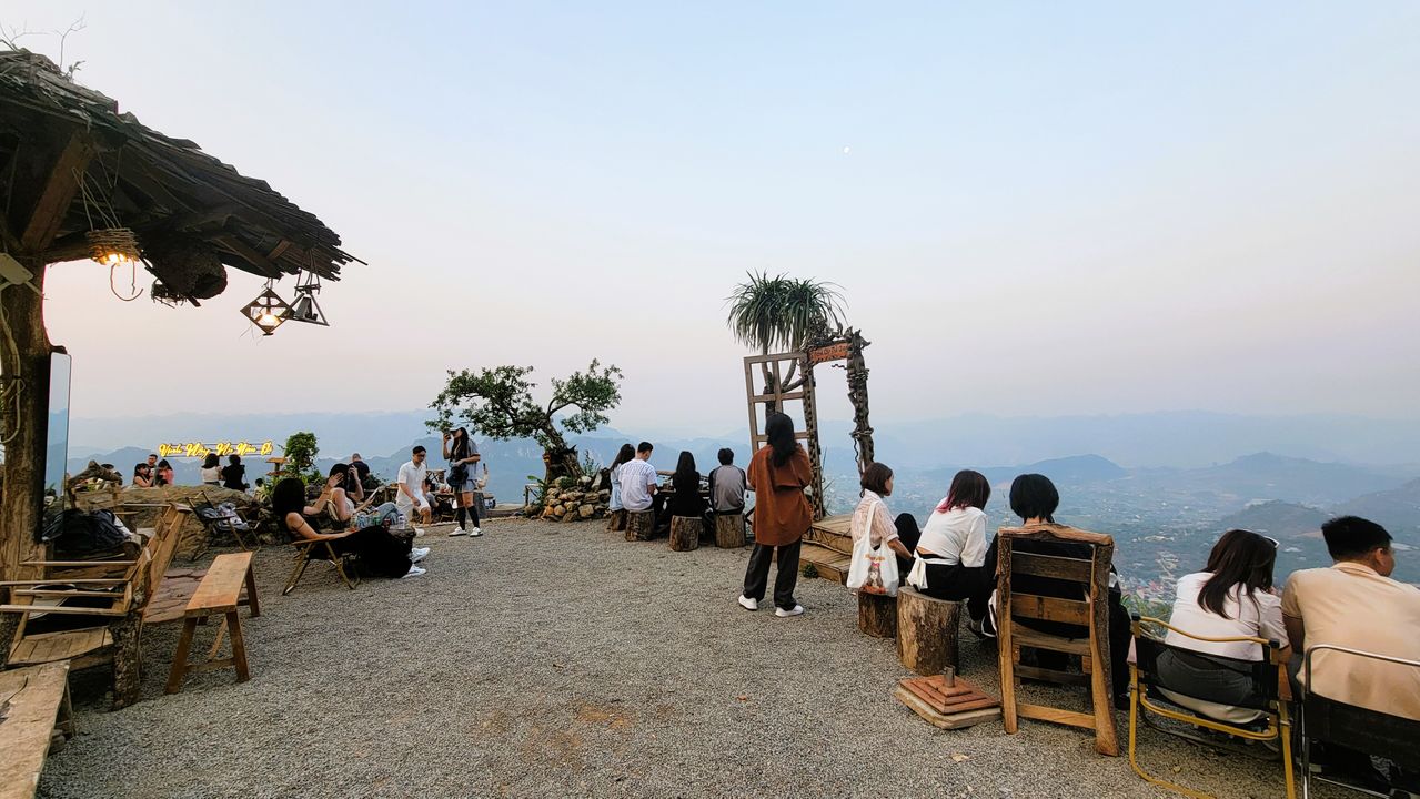 <i>Mu Náu thuở mây ngái ngủ chưa lạc trôi</i>