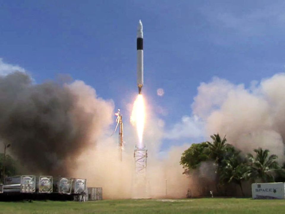 Hình 5: SpaceX Falcon 1
