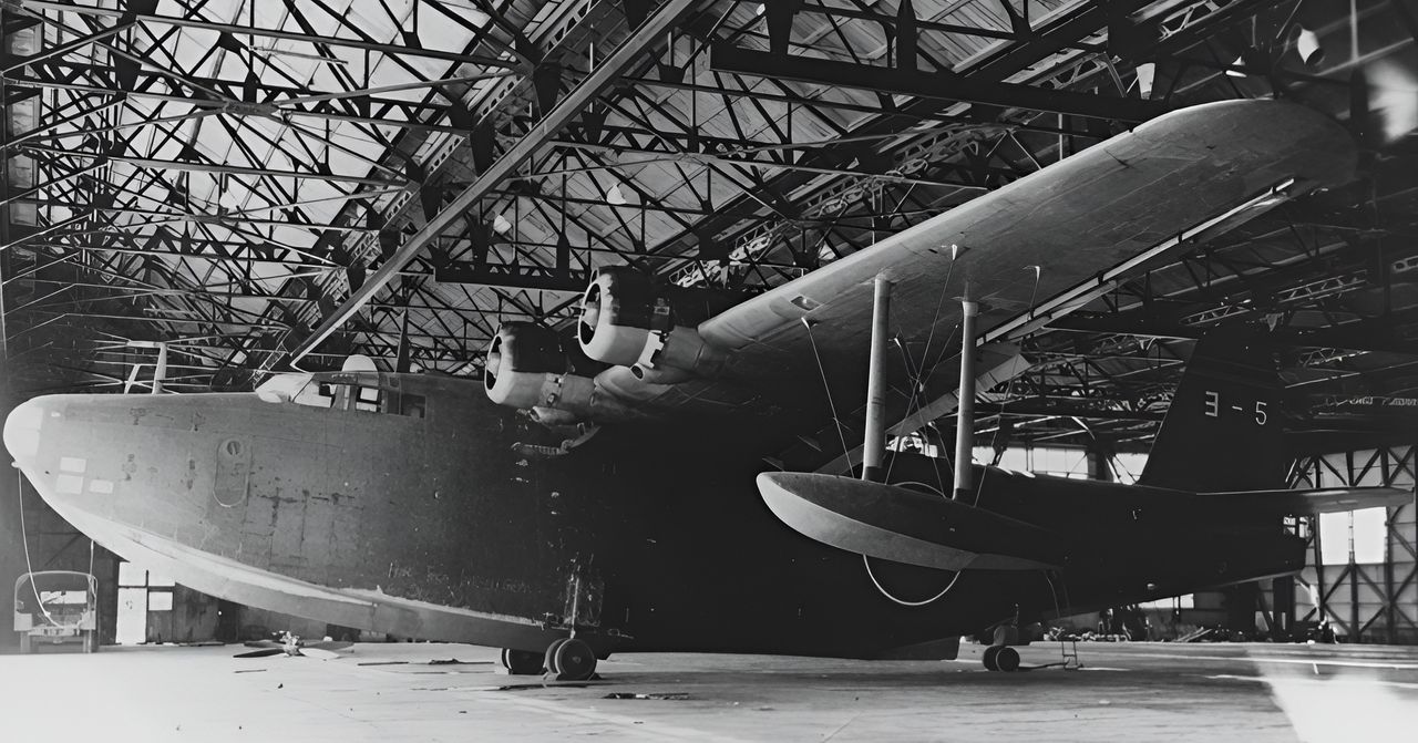 Một chiếc H8K2 sản xuất cuối cùng được tìm thấy bởi binh sĩ Mỹ sau khi chiến tranh kết thúc, với cánh quạt bị tháo bỏ theo lệnh của phe Đồng minh chiến thắng. Chiếc máy bay này thuộc Không đoàn Yokosuka, đóng tại gần Yokohama, phía nam Tokyo, và đã được Đơn vị Tình báo Kỹ thuật Không quân Đồng minh tiến hành kiểm tra chi tiết. (GAF_image_803_1, MoF)