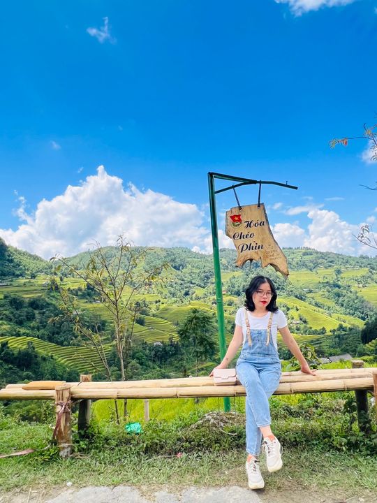 View ăn trưa với những món "đặc sản" trong chợ phiên: bánh chuối, bánh rán, quẩy nóng ...