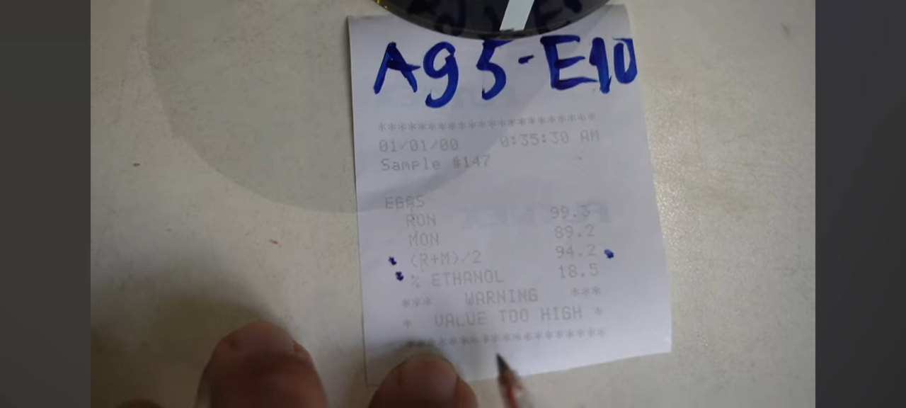 Kết quả đo A95 E10 cho thấy: RON đạt 99.3, MON đạt 89.2, AKI đạt 94.2 và Ethanol chiếm 18.5%
Máy cảnh bảo "Giá trị quá cao"