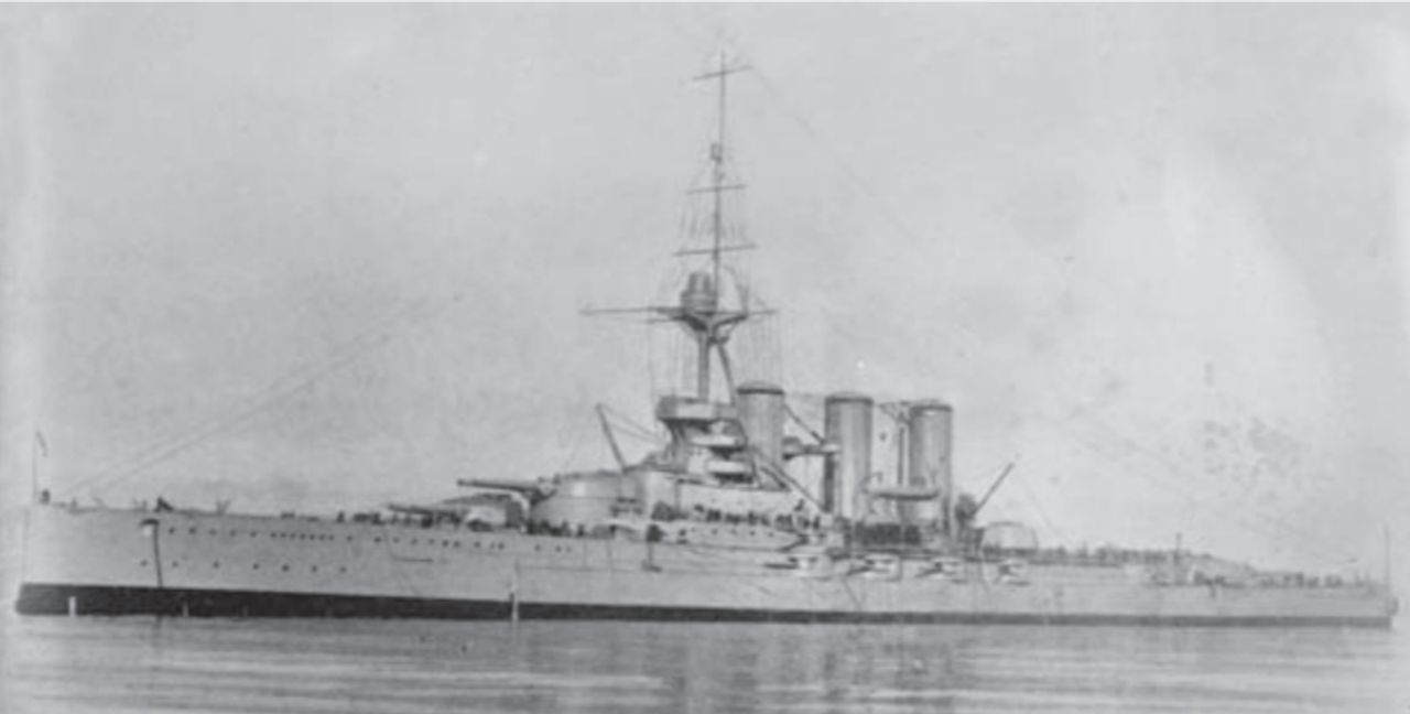 Hình ảnh này của Tiger cho thấy cách bố trí dàn pháo chính gồm tám khẩu pháo 13,5 inch trong bốn tháp pháo đôi. Dù tàu được trang bị đai giáp chính dày 9 inch, mức bảo vệ này vẫn kém hơn so với giáp của những thiết giáp tuần dương hạm Đức được bảo vệ tốt nhất. (Library of Congress)