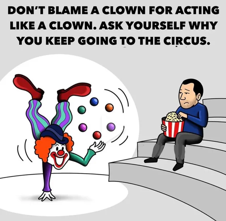 Sao chúng ta cứ ở lại rạp xiếc, và trách móc lũ hề vì những trò hề của chúng ?