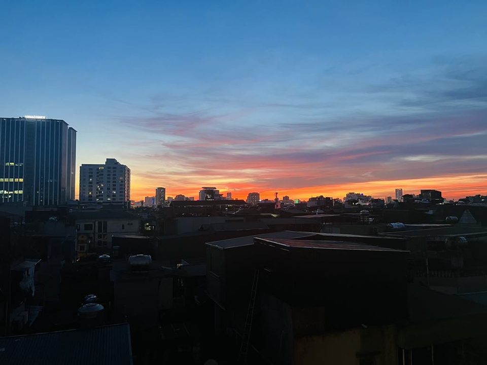 Bức ảnh mình chụp hôm nay lúc đang viết bài. Hà Nội cũng đẹp lắm, chỉ cần để ý một chút thôi!