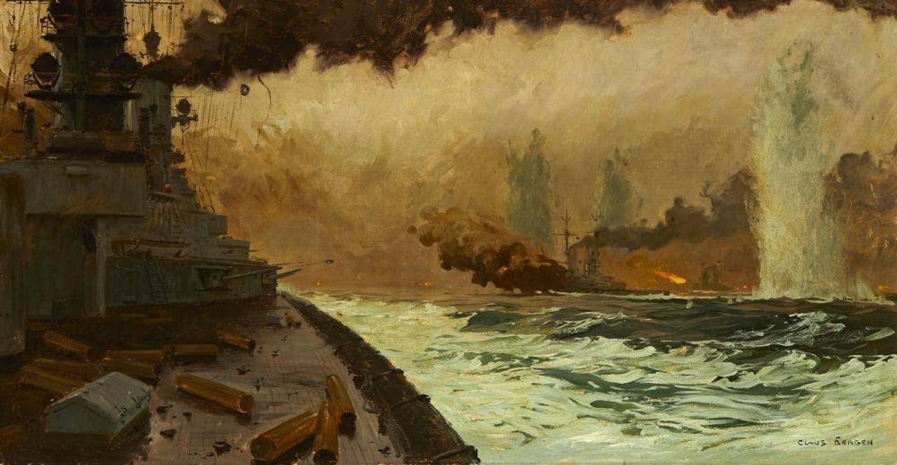 "Cơ động vòng quay tác chiến" chính thức bắt đầu – như được thấy từ SMS Markgraf , trước đó là Grosser Kurfurst và Konig – vẫn đang bắn trả, họ đã tiến vào khá sâu trong bánh lái mạn phải của mình. Chú ý những vỏ thuốc súng rỗng nằm rải rác trên boong tàu Markgraf ở phía sau các tháp pháo phía sau. Khói đã bao phủ bầu trời khi những cánh rừng đạn pháo khổng lồ bắn tung tóe lên không trung. (Claus Bergen)