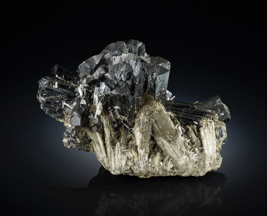 Ilvaite: Huanggang mines, Inner Mongolia, China