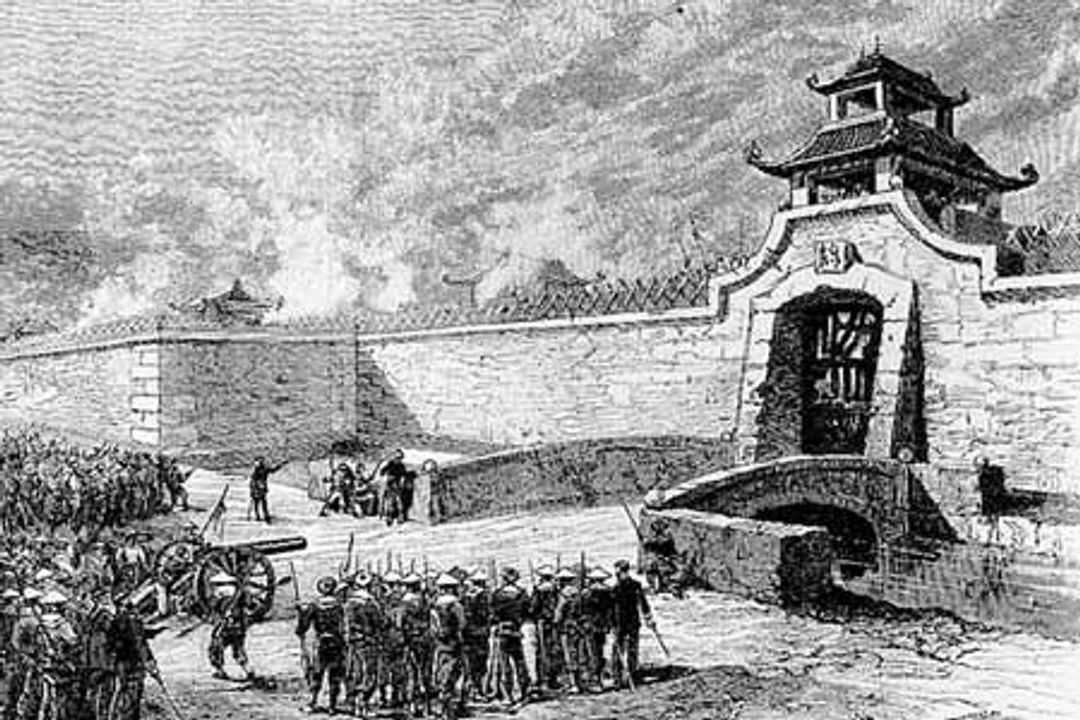 Cổng Thành Hà Nội bị pháo binh Pháp bắn hủy