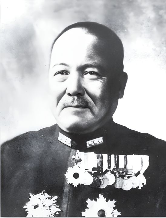 Phó Đô đốc Takagi Takeo được giao nhiệm vụ quan trọng nhất trong Chiến dịch MO với tư cách là chỉ huy Lực lượng Tàu sân bay Tấn công MO. Ông đã bỏ lỡ nhiều cơ hội có thể giáng đòn chí mạng vào các tàu sân bay Mỹ và cuối cùng thất bại trong cả hai mục tiêu: bảo vệ Lực lượng Đổ bộ và tiêu diệt tàu sân bay đối phương. Sau trận Biển San Hô, ông chỉ được giao các chức vụ thứ yếu cho đến tháng 6 năm 1943, khi được bổ nhiệm làm Tư lệnh Hạm đội 6 (tàu ngầm). Ông thiệt mạng tại Saipan vào tháng 7 năm 1944. (US Naval Institute)