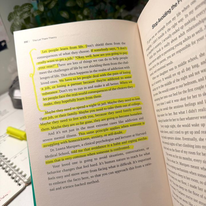 Cuốn Let them theory phải nói là hay v~ chưởng :))) Mình recommend em ý cho mấy đứa bạn của mình rồi ý.