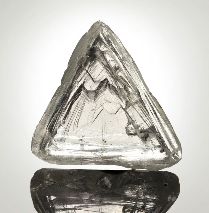 Loại kim cương này hình thành sâu bên trong lớp phủ của Trái Đất, nhưng kim cương có thể hình thành theo ít nhất chín cách khác nhau, bao gồm ngưng tụ trong bầu khí quyển của các ngôi sao cổ đại đang nguội đi, va chạm với thiên thạch hoặc tiểu hành tinh, và áp suất cực cao bên trong các vùng hút chìm giữa các mảng kiến tạo.