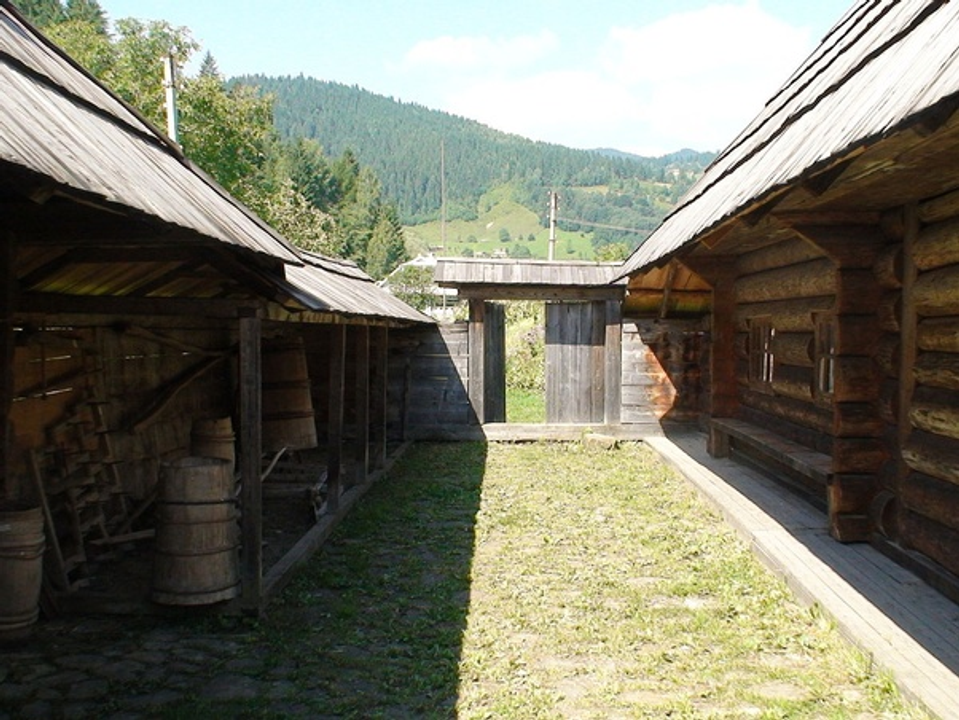 grazhda-kiểu nhà truyền thống của người Hutsul miền núi