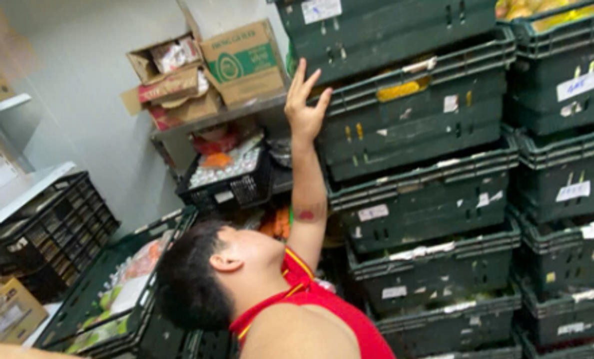 Cất hàng trong kho sau 8 tiếng đứng.