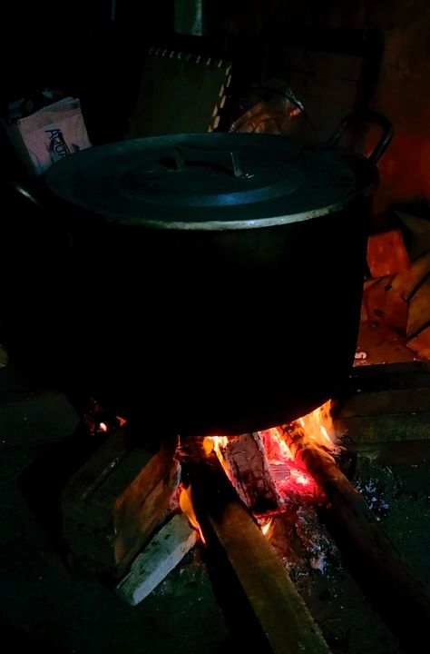 Mê lắm cái màu lửa ấy, nhìn miết luôn