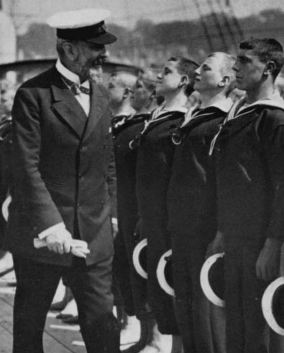 Hoàng thân Louis xứ Battenberg đảm nhiệm chức vụ Tổng tham mưu trưởng Hải quân Hoàng gia từ tháng 12/1912 đến tháng 10/1914