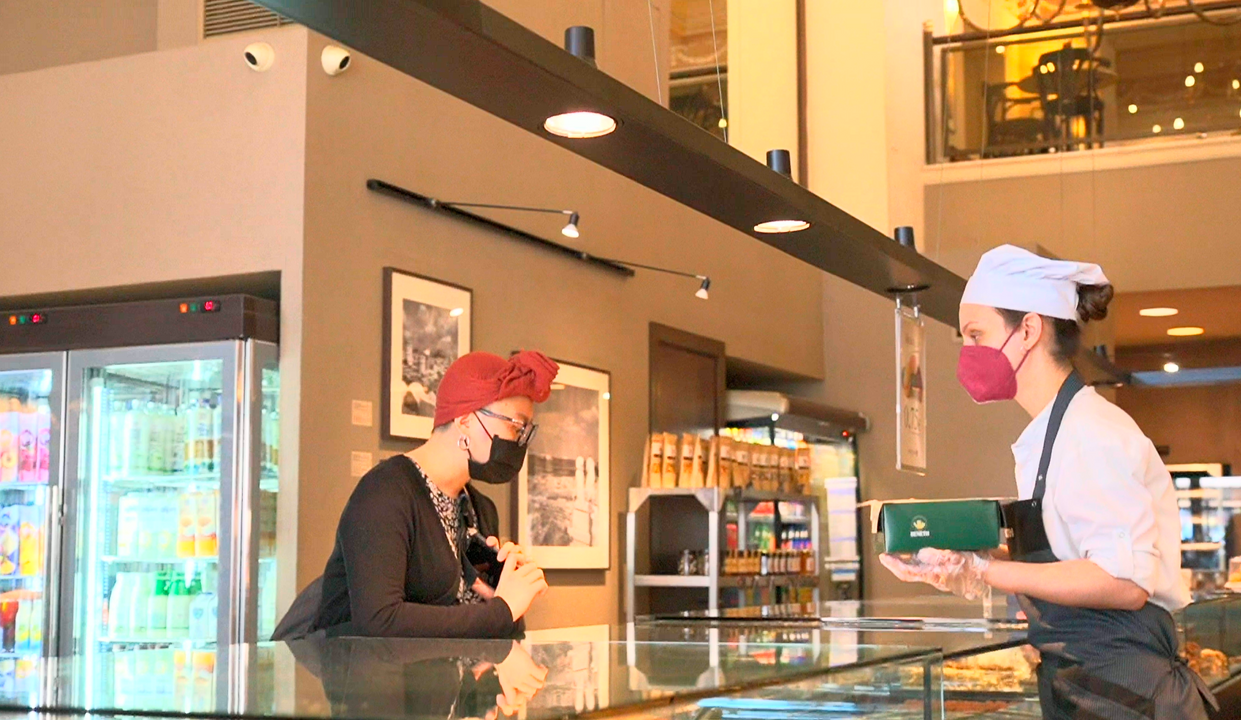 <i>Attica Bakeries Omonia</i> có đủ các loại đồ ngọt
từ truyền thống đến hiện đại