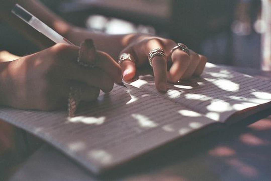 <a href="https://www.pinterest.com/pin/422281205021980/"><i>Nguồn ảnh: Pinterest - Journal Porn</i></a>