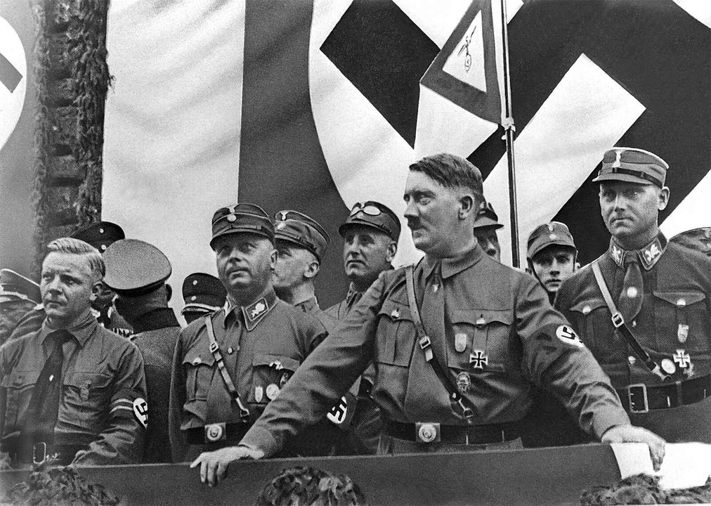 Adolf Hitler vào năm 1933