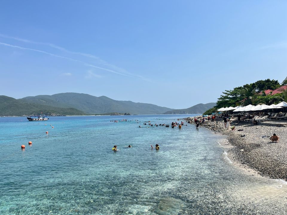 Mọi người đang ngụp lặn