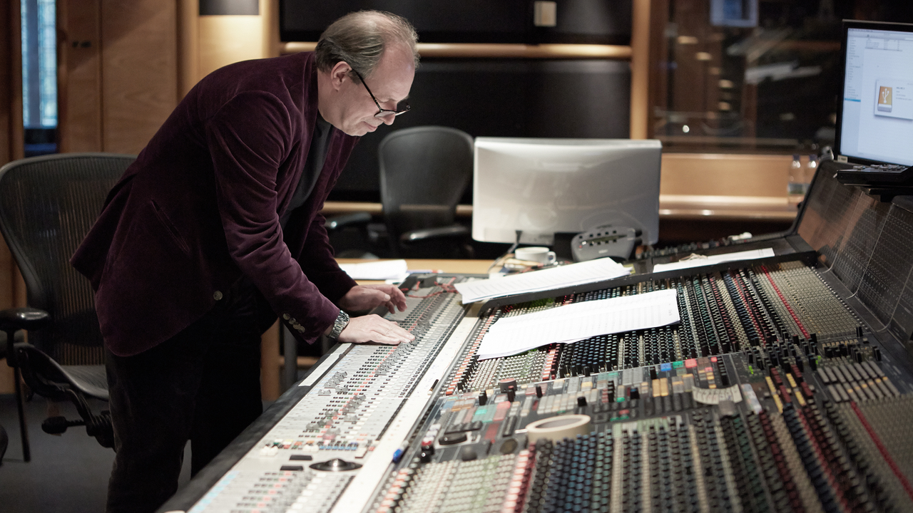 <i>Hans Zimmer đã tạo nên các bản nhạc ấn tượng cho "Interstellar".</i>