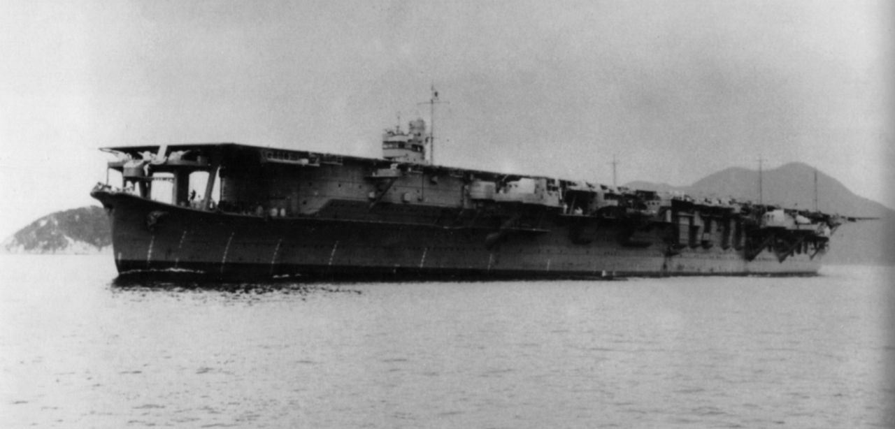 Sōryū ngay sau khi được bàn giao tại Kure vào ngày 29 tháng 12 năm 1937. Con tàu được biên chế vào Hải đội Tàu sân bay số 2 (Kōkū Sentai), và mặc dù đang treo cờ hiệu của Chuẩn đô đốc Mitsunami Teizō, con tàu vẫn chưa hoàn thiện. (Phòng Hàng không Hải quân Đế quốc Nhật Bản)