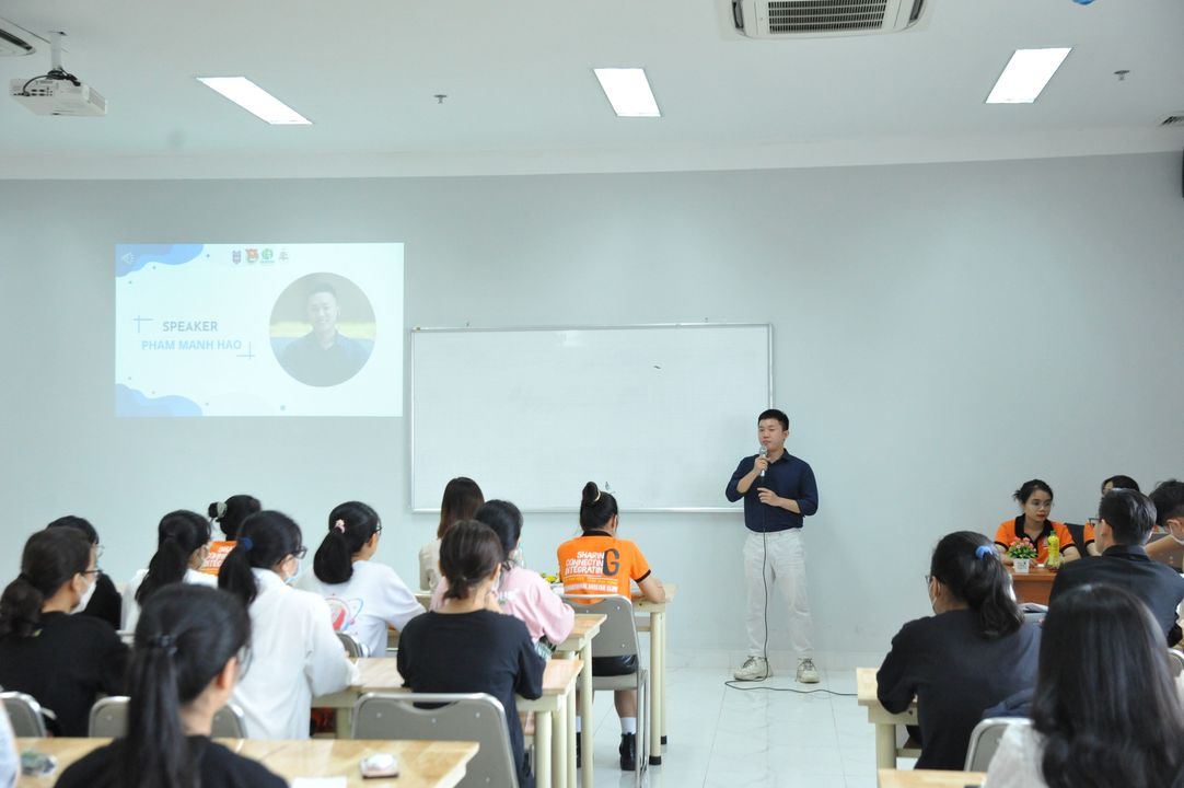 Lúc mình làm diễn giả cho 1 sự kiện