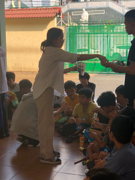 TRAO ĐI MỘT CHÚT YÊU THƯƠNG