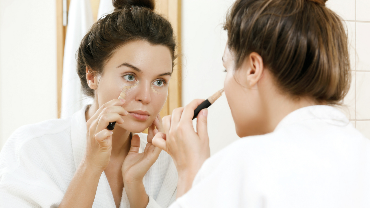 Dùng che khuyết điểm cho vùng da không đều màu