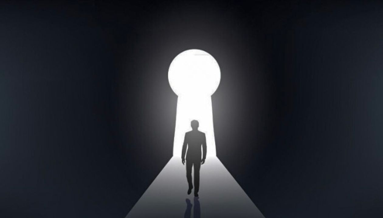 Muốn hòa hợp với “bóng tối”, hãy bắt đầu hành trình quay về bên trong