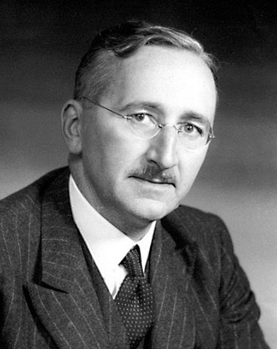 Friedrich Hayek một trong những người bảo vệ hàng đầu cho trường phái Áo. / Ảnh: DickClarkMises