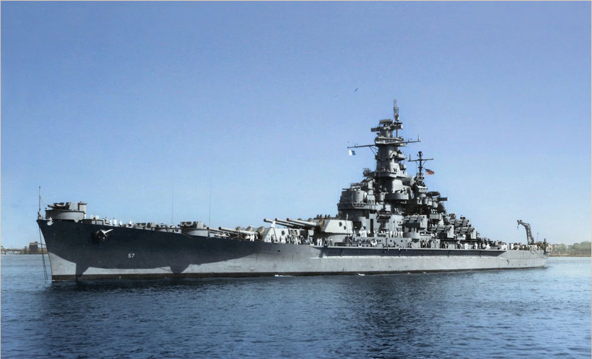 South Dakota ở Norfolk vào ngày 20 tháng 8 năm 1943