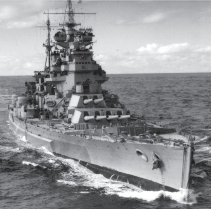 Thiết kế của thiết giáp hạm lớp King George V là một sự thỏa hiệp trong điều kiện thời chiến. Cách bố trí pháo chính khác thường với hai tháp pháo bốn nòng và một tháp pháo hai nòng là do hạn chế về trọng lượng, khi Bộ Hải quân Anh (Admiralty) kiên quyết yêu cầu các thiết giáp hạm phải được bảo vệ bởi một đai giáp dày đáng kể