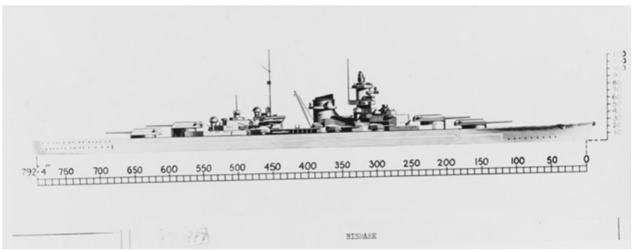 Bản vẽ đường nét của Hải quân Hoa Kỳ về Bismarck này thể hiện các đặc điểm chính của lớp tàu này. Dễ thấy là dàn pháo chính gồm bốn tháp pháo nòng đôi 15 inch, cùng với cấu trúc thượng tầng nhỏ gọn và một ống khói đơn. Mặc dù lớp H-39 có nhiều điểm tương đồng về hình dáng bên ngoài so với lớp Bismarck, nhưng vẫn có những khác biệt quan trọng như hệ thống động lực gồm 12 động cơ diesel và dàn pháo chính được nâng cấp gồm tám khẩu pháo 26 inch. (Naval History and Heritage Command)