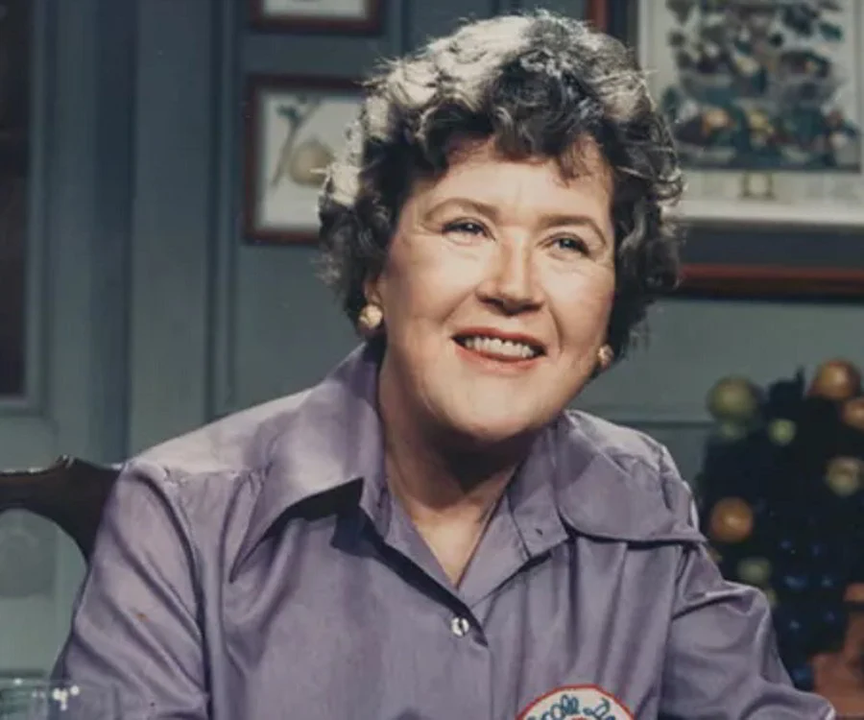 Julia Child - Nguồn "https://www.thefamouspeople.com/profiles/images/julia-child-8.jpg"