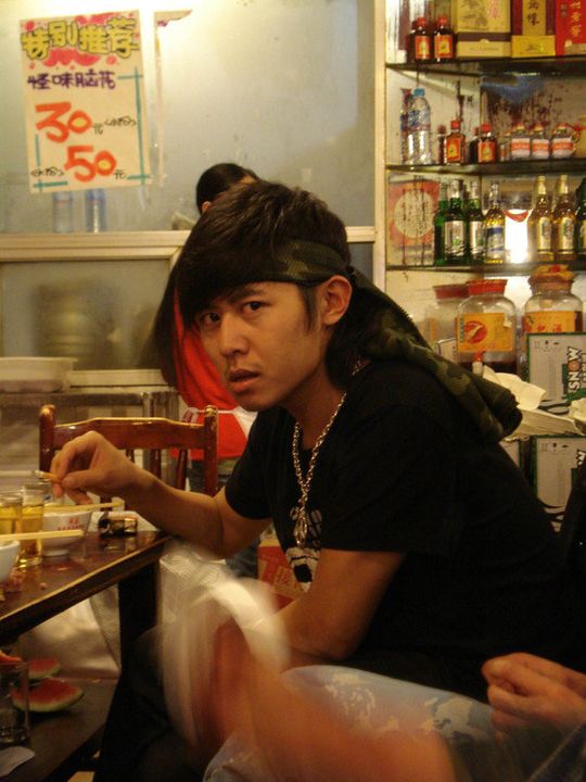 anh tôi hồi trẻ, tính thì khắm lọ, giờ thì già 