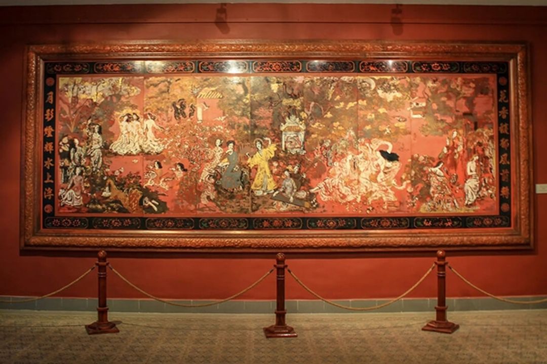 Bức sơn mài “<i>Vườn xuân Bắc Trung Nam”&nbsp;</i>được UBND TP HCM mua giá 600 triệu đồng để trao tặng cho Bảo tàng Mỹ thuật TP HCM.