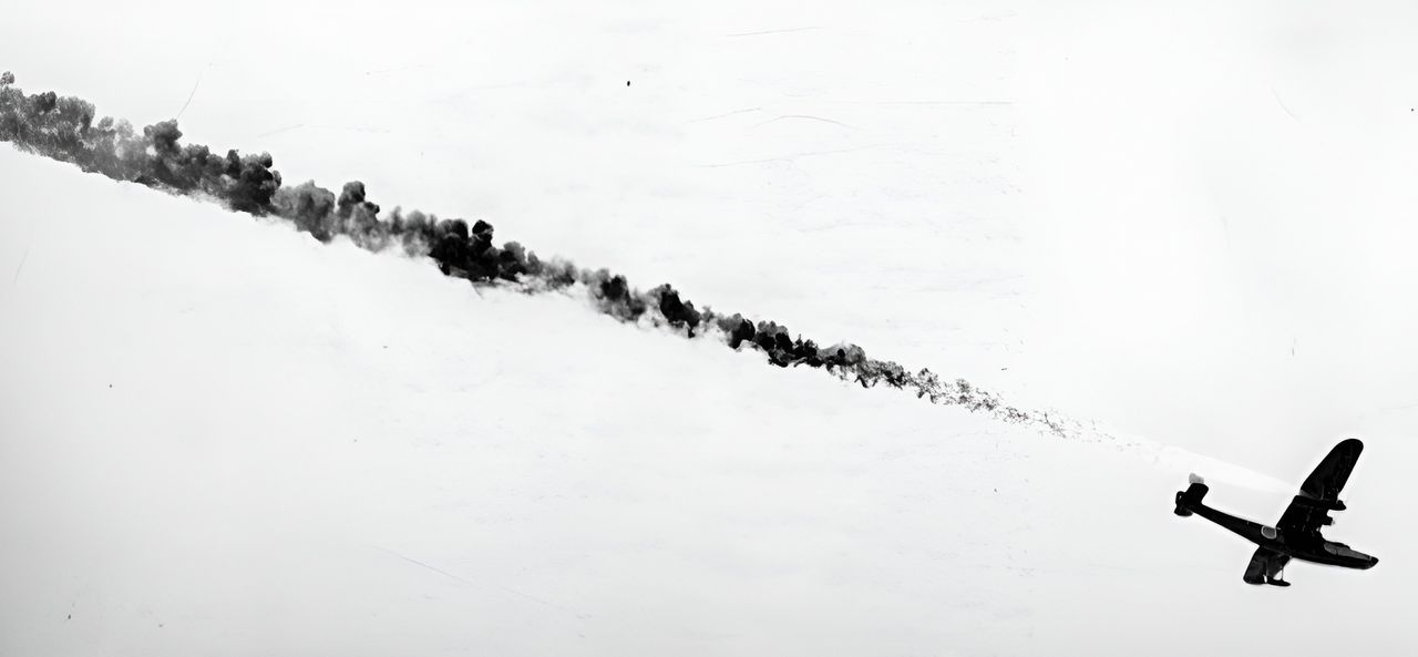 Chiến công đầu tiên của PB4Y trước một thuyền bay Nhật diễn ra vào ngày 28 tháng 8 năm 1943, khi Trung úy John Alley và phi hành đoàn thuộc VB-104, bay từ sân bay Carney trên đảo Guadalcanal, đã chạm trán một chiếc H6K vận tải và bắn rơi nó trong biển lửa. (80G-81958, RG80, NARA)