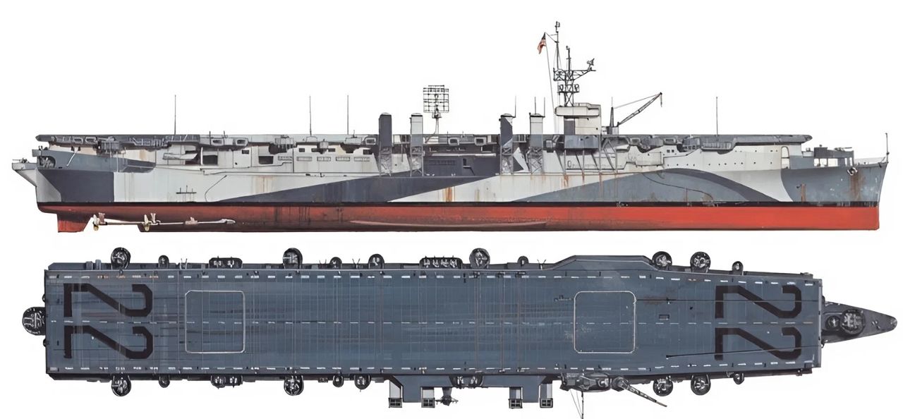 USS Independence (CVL-22) trong diện mạo giai đoạn cuối chiến tranh. Có thể dễ dàng nhận thấy đảo chỉ huy có kích thước rất nhỏ. Sự thay đổi chính sau khi tàu được đưa vào hoạt động là tháo bỏ các khẩu pháo 5 inch, thay thế bằng hai bệ pháo phòng không 40mm bốn nòng. Ngoài ra, tàu còn được trang bị chín bệ pháo 40mm hai nòng. Radar SK vẫn được bố trí giữa bốn ống khói nhỏ, nhưng radar SC-2 đã được thay bằng ăng-ten radar SM đặt trên bệ radar. Trên đỉnh cột buồm là radar SG.