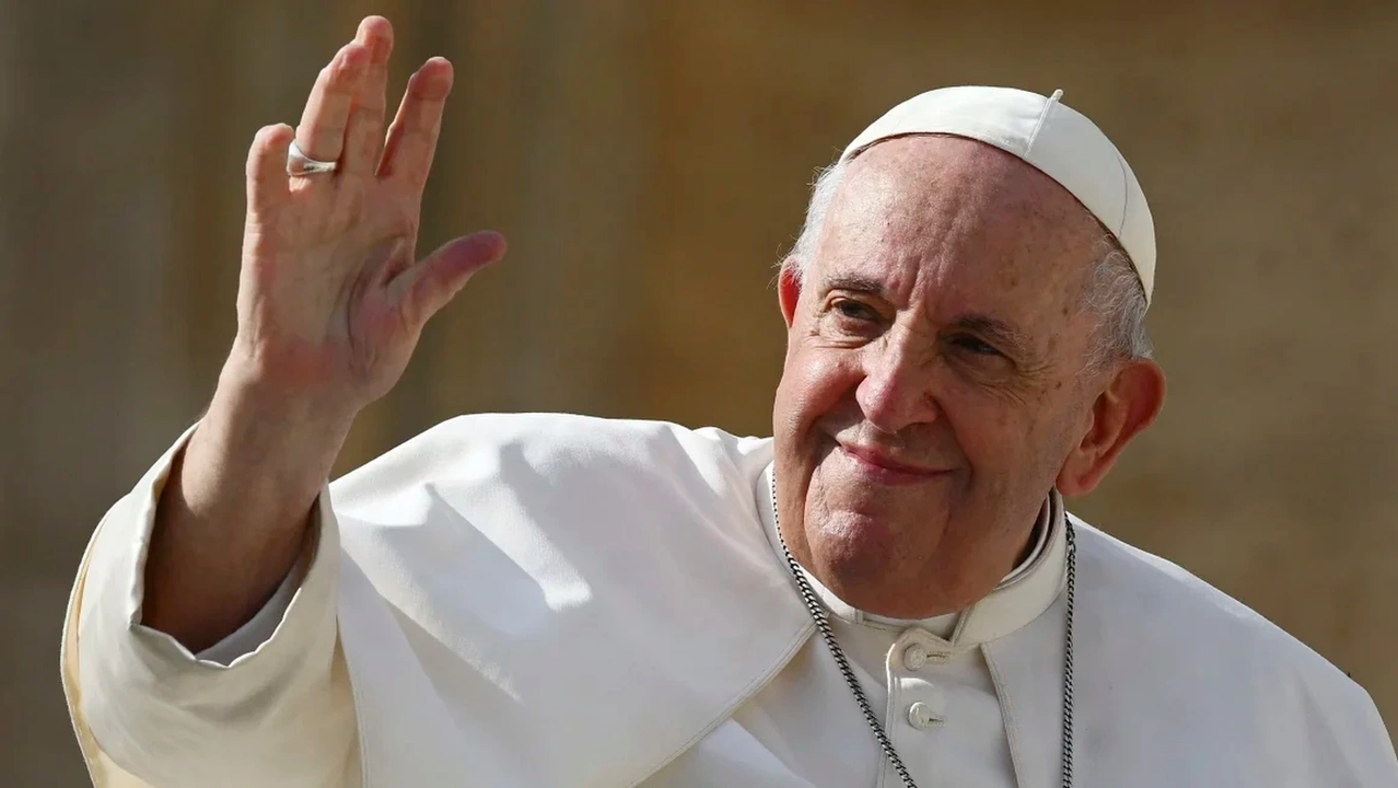 “Chúng ta được tạo ra không phải để chết, mà để sống”, dòng chia sẻ cuối cùng của Giáo hoàng Francis trên mạng xã hội khi chúc mừng các tín đồ trong dịp lễ Phục sinh.